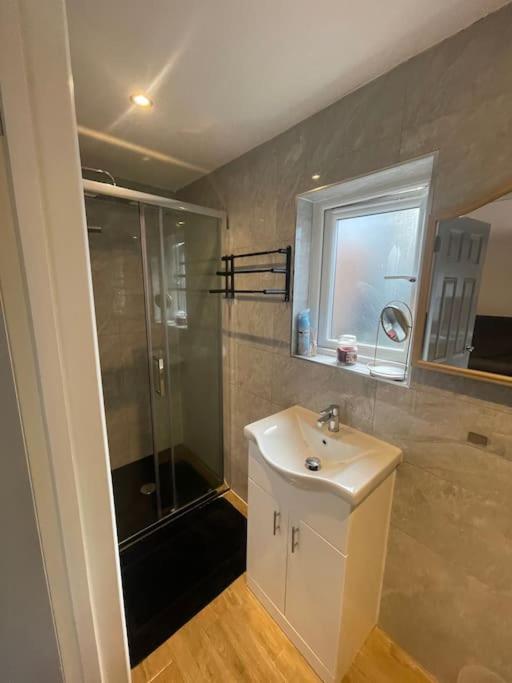 One Bedroom Annex With Private Entrance Morden  Dış mekan fotoğraf