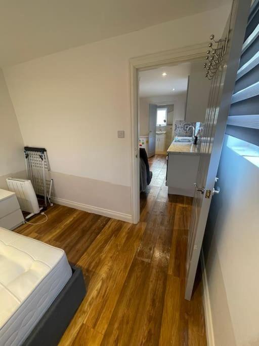 One Bedroom Annex With Private Entrance Morden  Dış mekan fotoğraf